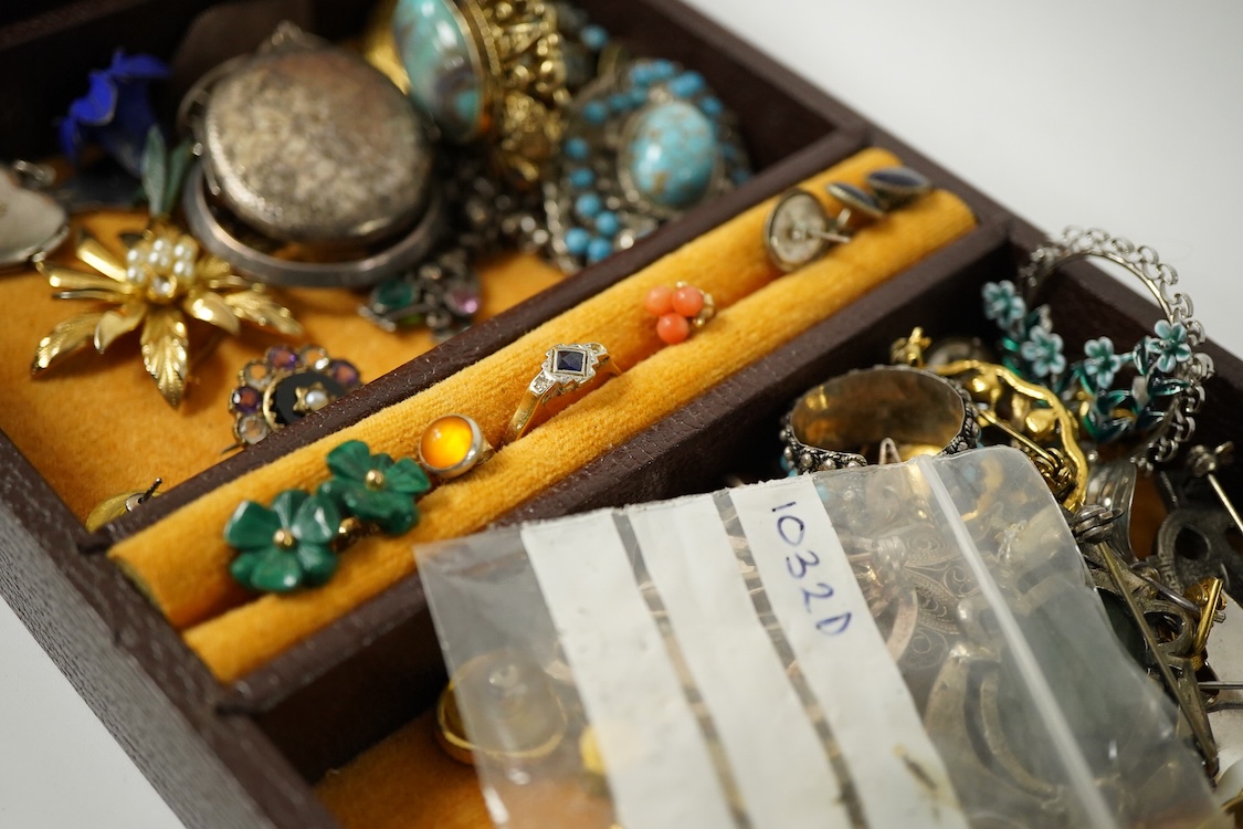 A jewellery box and contents to include an 18ct and plat. single stone sapphire and one (ex two) stone diamond ring, silver and costume jewellery..